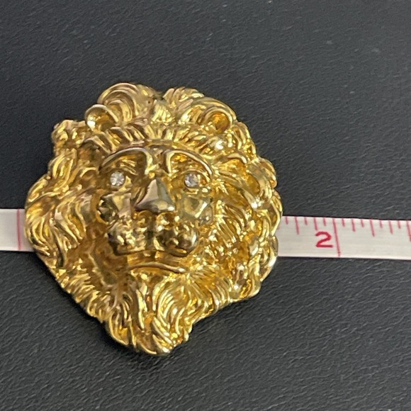 Vintage Lion Head Brooch Pin Rhinestone Eyes in Gold Tone Heavy‎ - Picture 7 of 8